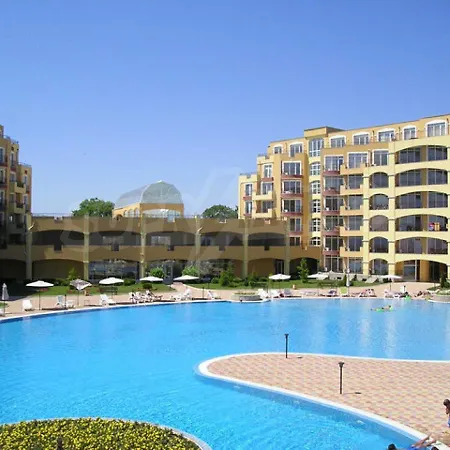 Midia Grand Luxury Beach شقة *